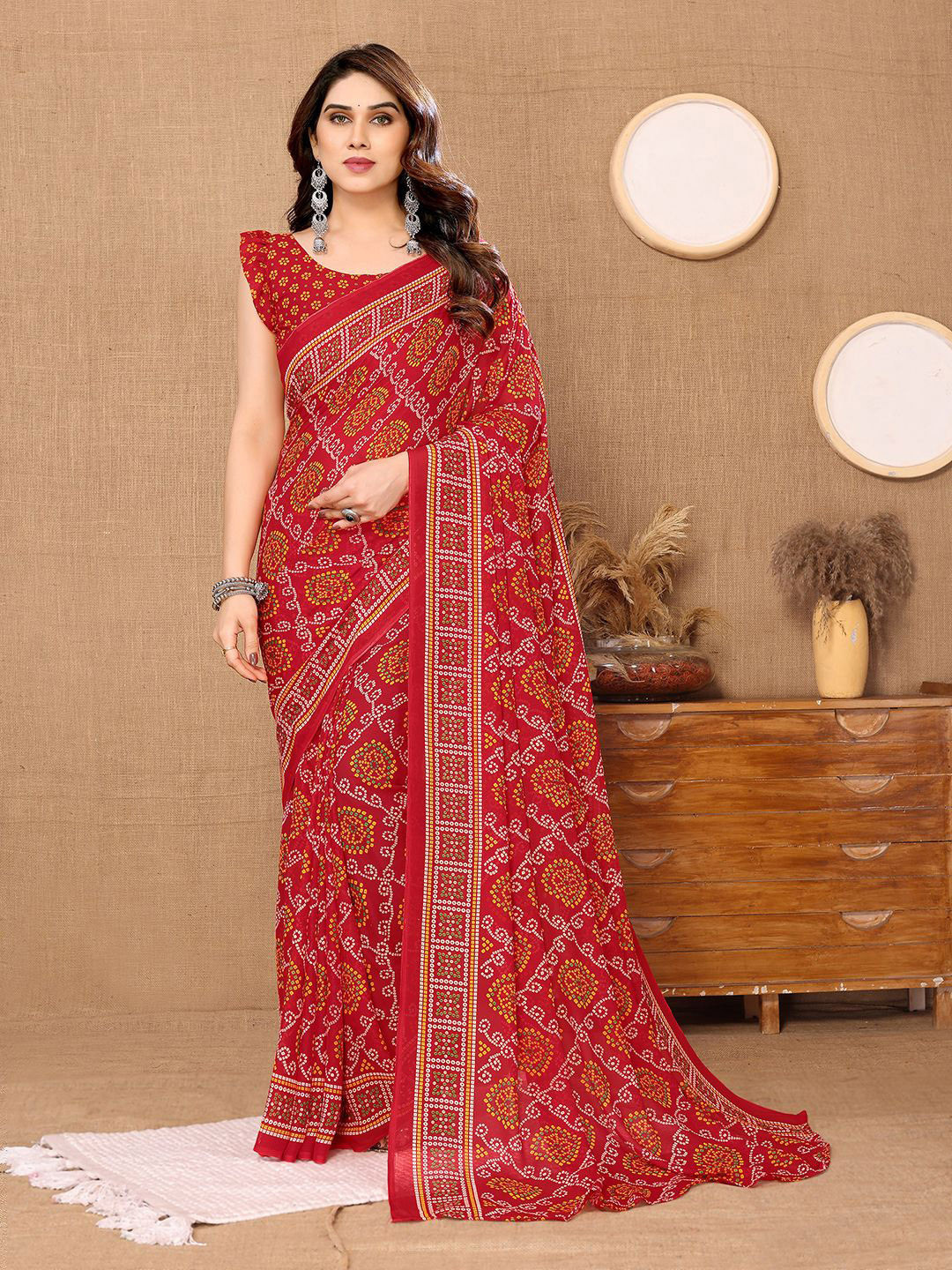 

Moda Rapido Ethnic Motifs Printed Saree, Red