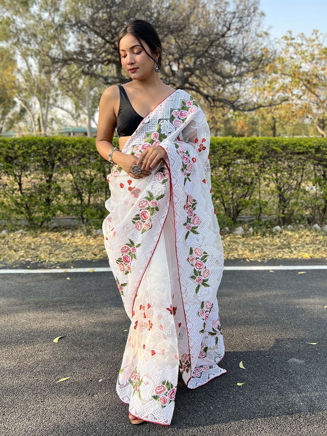

elora Ethnic Motifs Embroidered Organza Saree, White