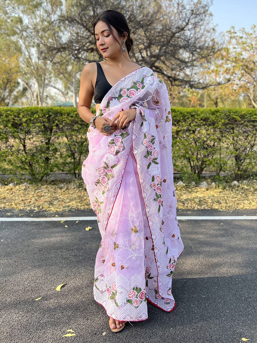 

elora Ethnic Motifs Embroidered Organza Saree, Pink