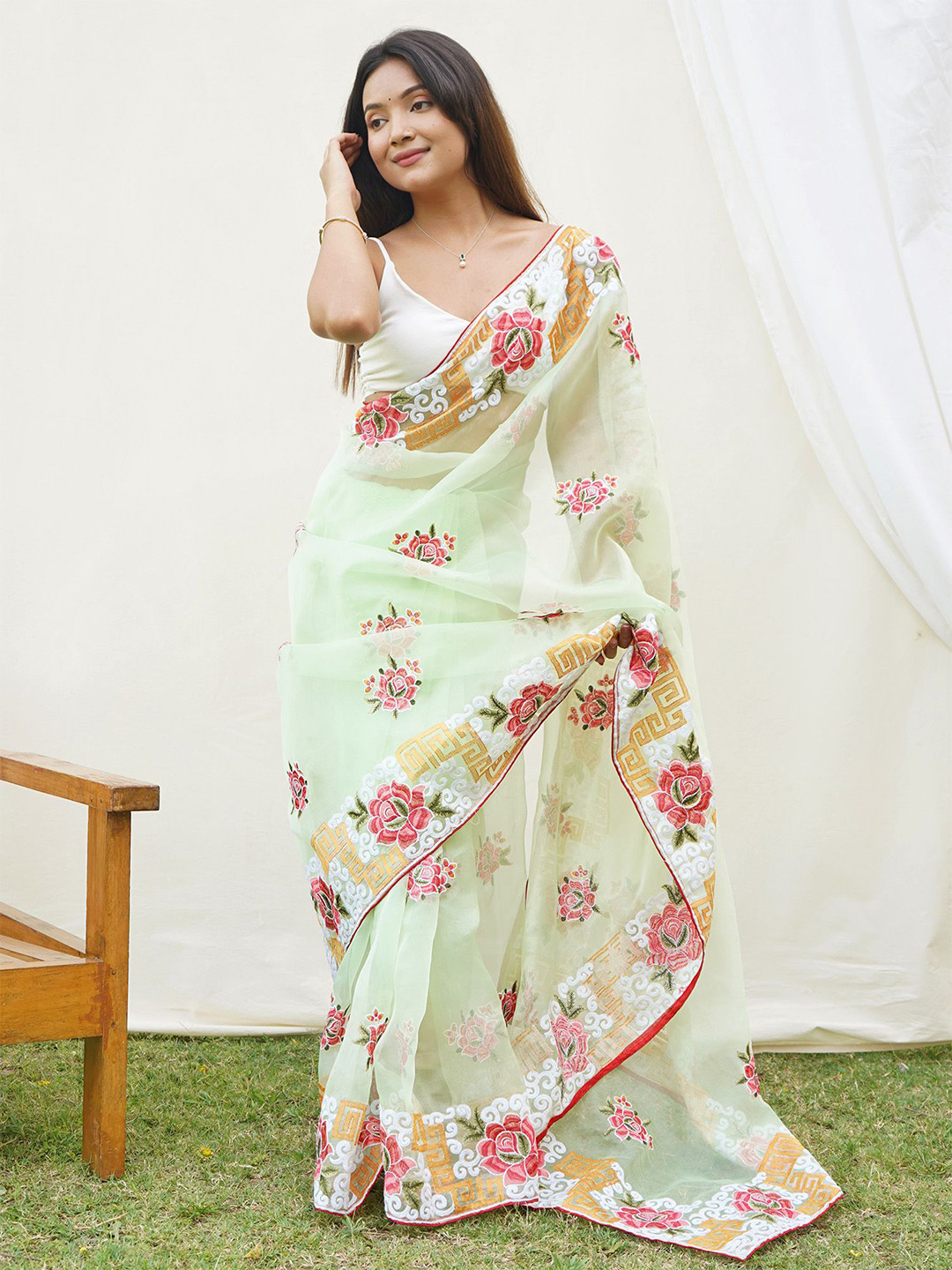 

elora Ethnic Motifs Embroidered Organza Saree, Green