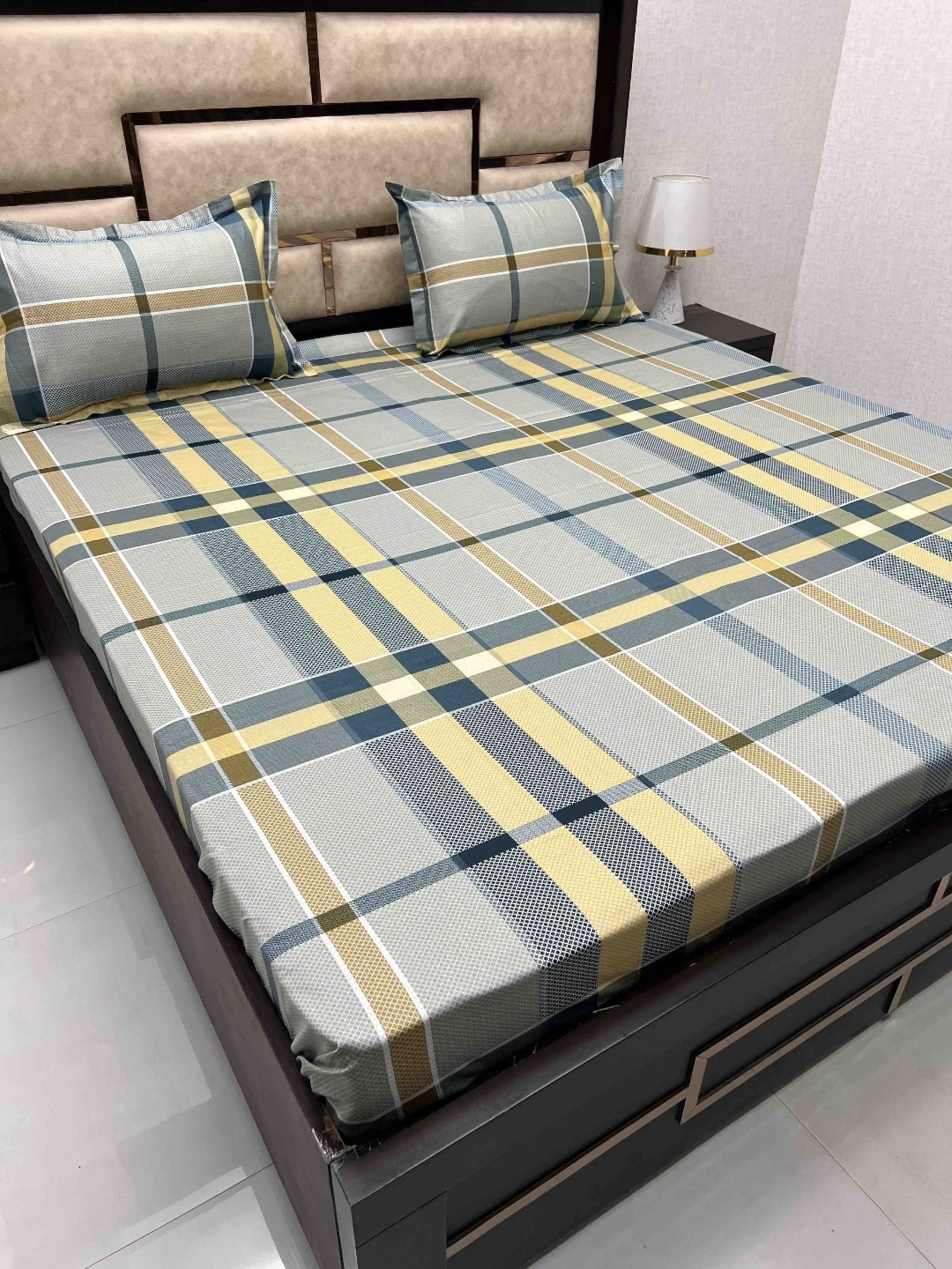 

Pure Decor Green & Yellow Geometric Pure Cotton 300 TC Queen Bedsheet with 2 Pillow Covers
