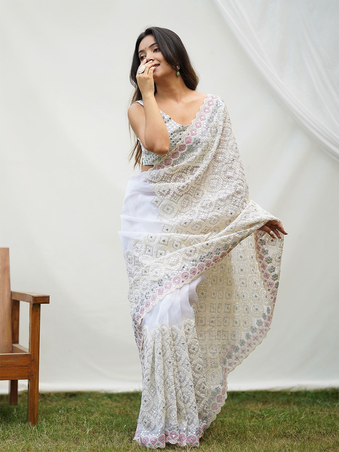 

elora Ethnic Motifs Embroidered Organza Saree, White