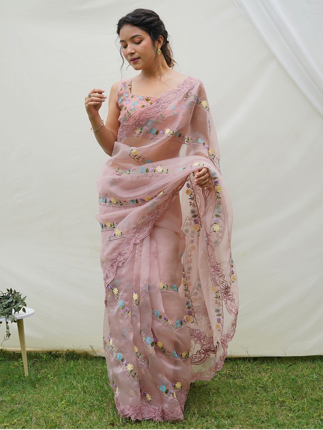 

elora Floral Embroidered Pure Georgette Saree, Peach