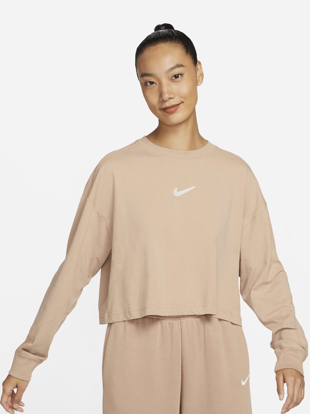 

Nike Sportswear Swoosh Women's Graphic Long-Sleeve Top, Green