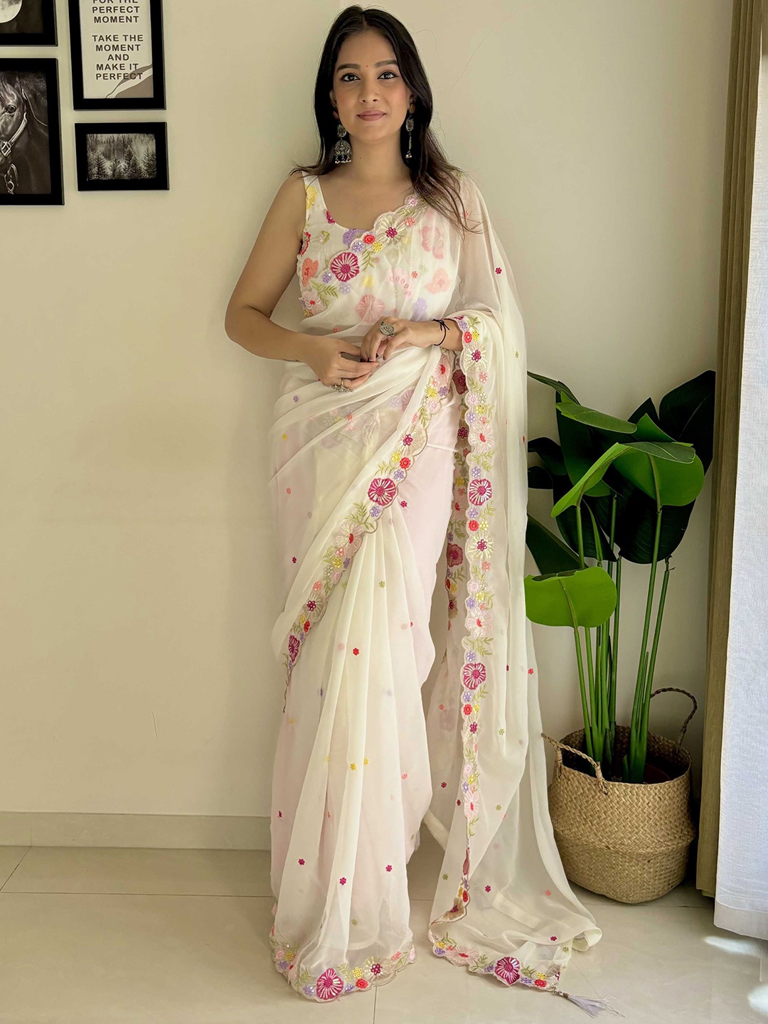 

Panzora Floral Sequinned Embroidered Saree, White