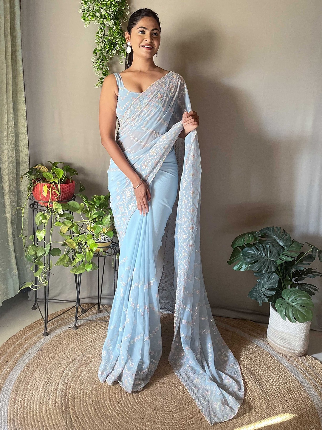 

Panzora Embroider Embellished Sequinned Saree, Grey