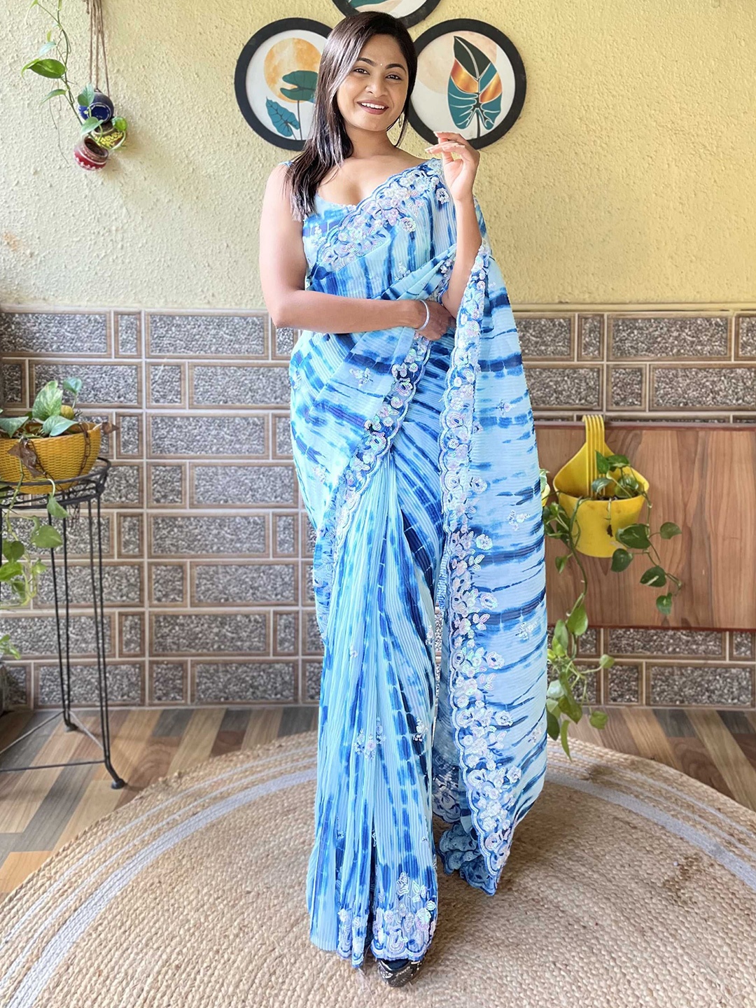 

Panzora Floral Sequinned Printed Saree, Blue