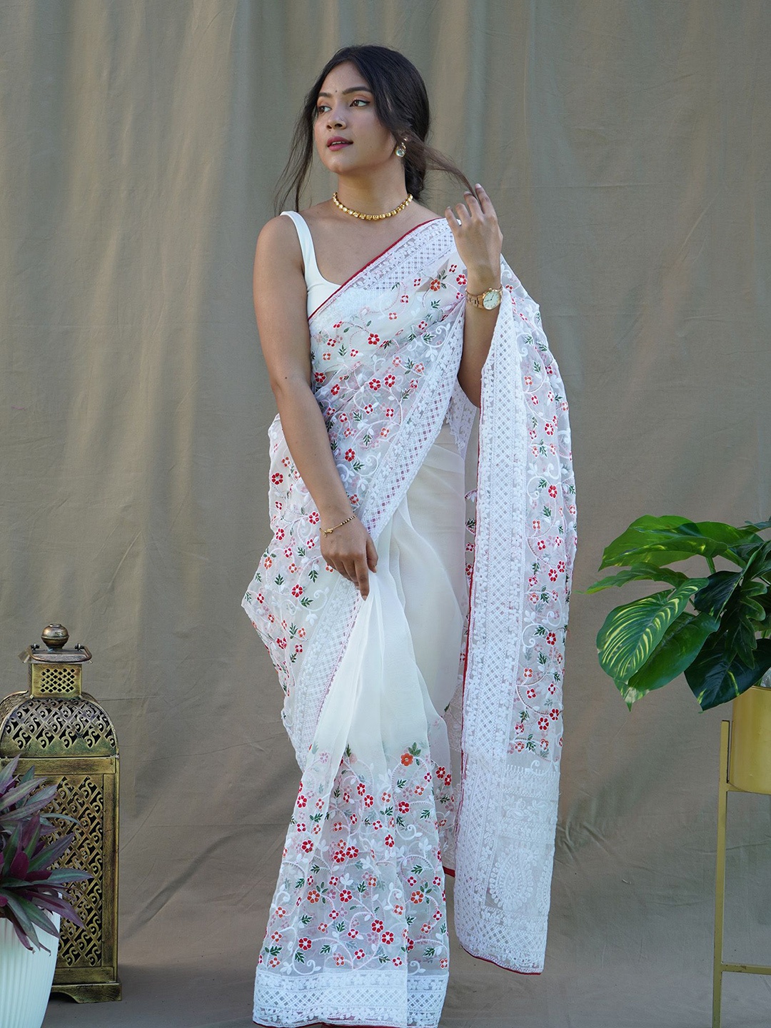 

elora Ethnic Motifs Embroidered Organza Saree, White