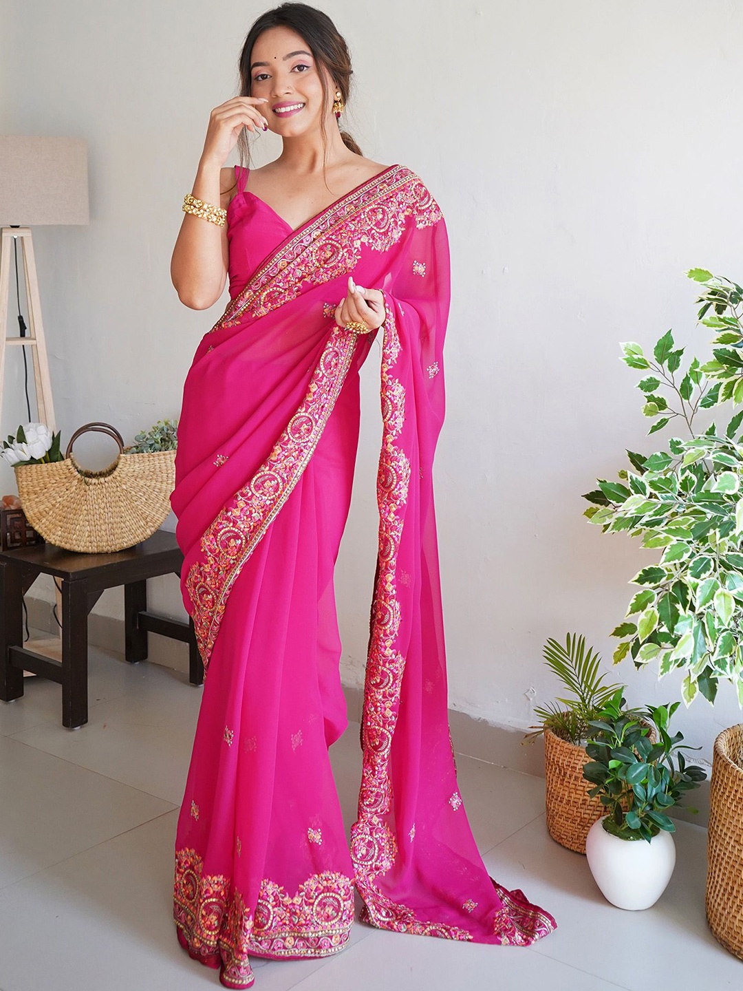 

elora Ethnic Motifs Embroidered Saree, Pink