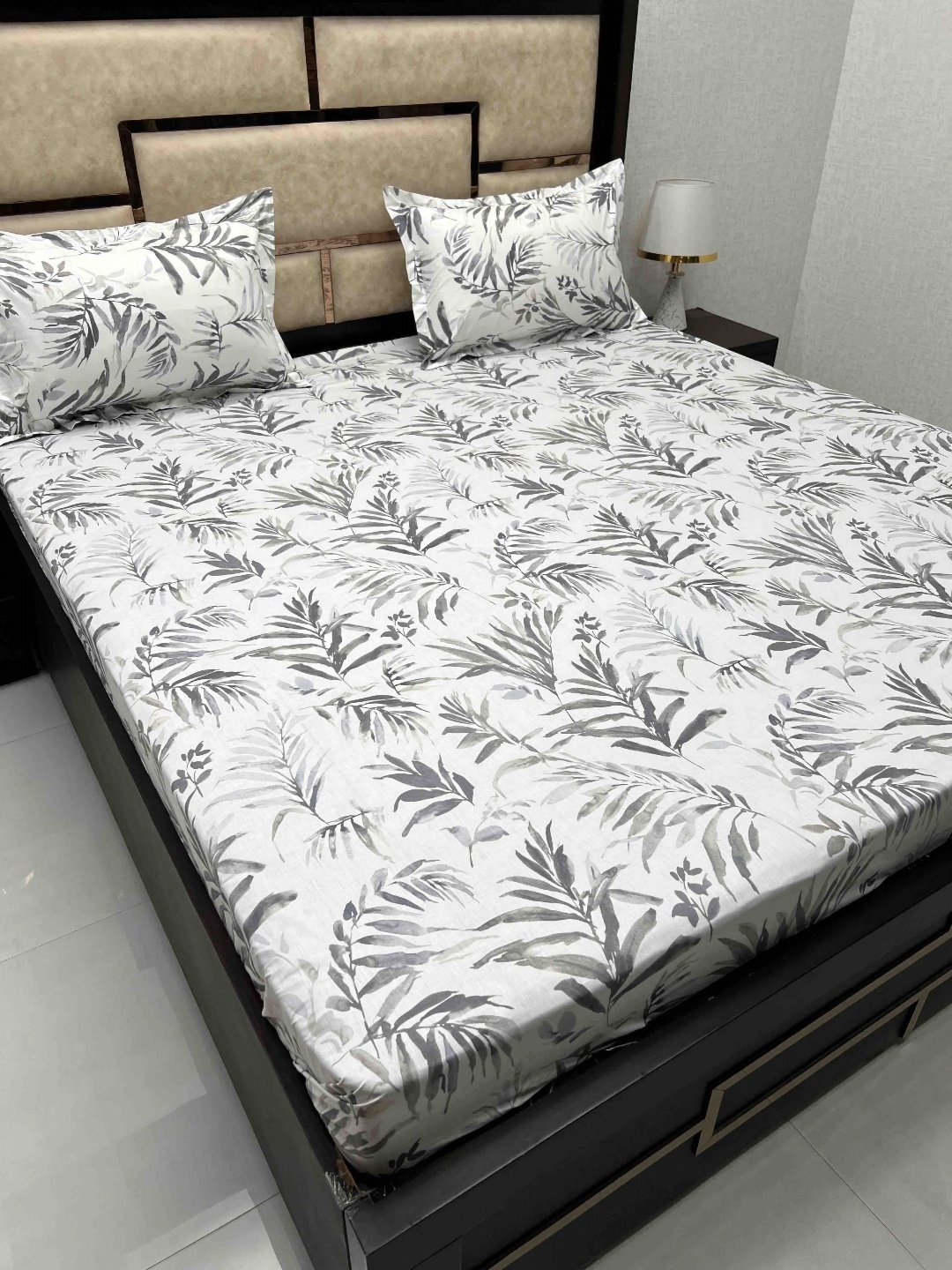 

Pure Decor Grey & White Floral Pure Cotton 400 TC King Bedsheet with 2 Pillow Covers