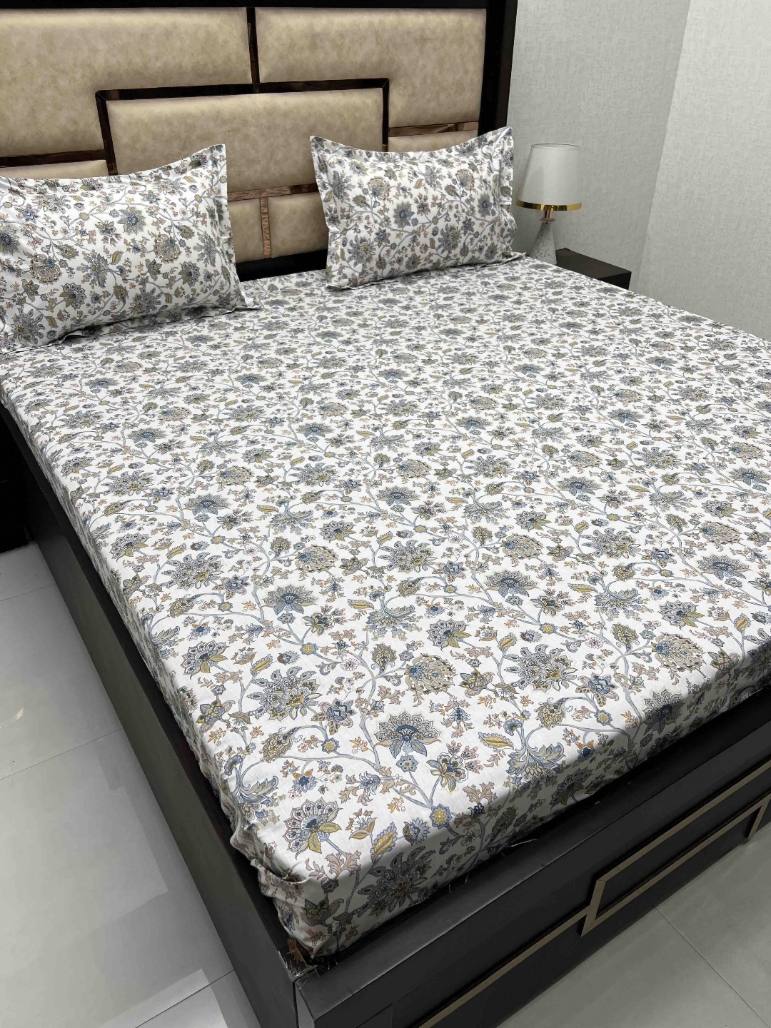 

Pure Decor Blue & Blue Floral Pure Cotton 400 TC King Bedsheet with 2 Pillow Covers