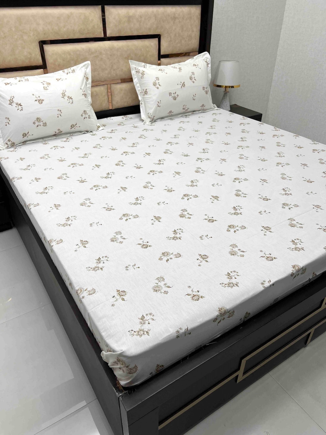 

Pure Decor White & Grey Floral Pure Cotton 400 TC King Bedsheet with 2 Pillow Covers