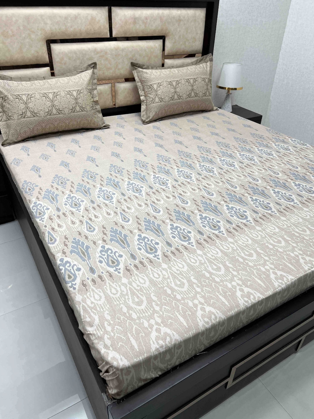 

Pure Decor Brown & Grey Ethnic Motifs PureCotton 400 TC King Bedsheet with 2 Pillow Covers