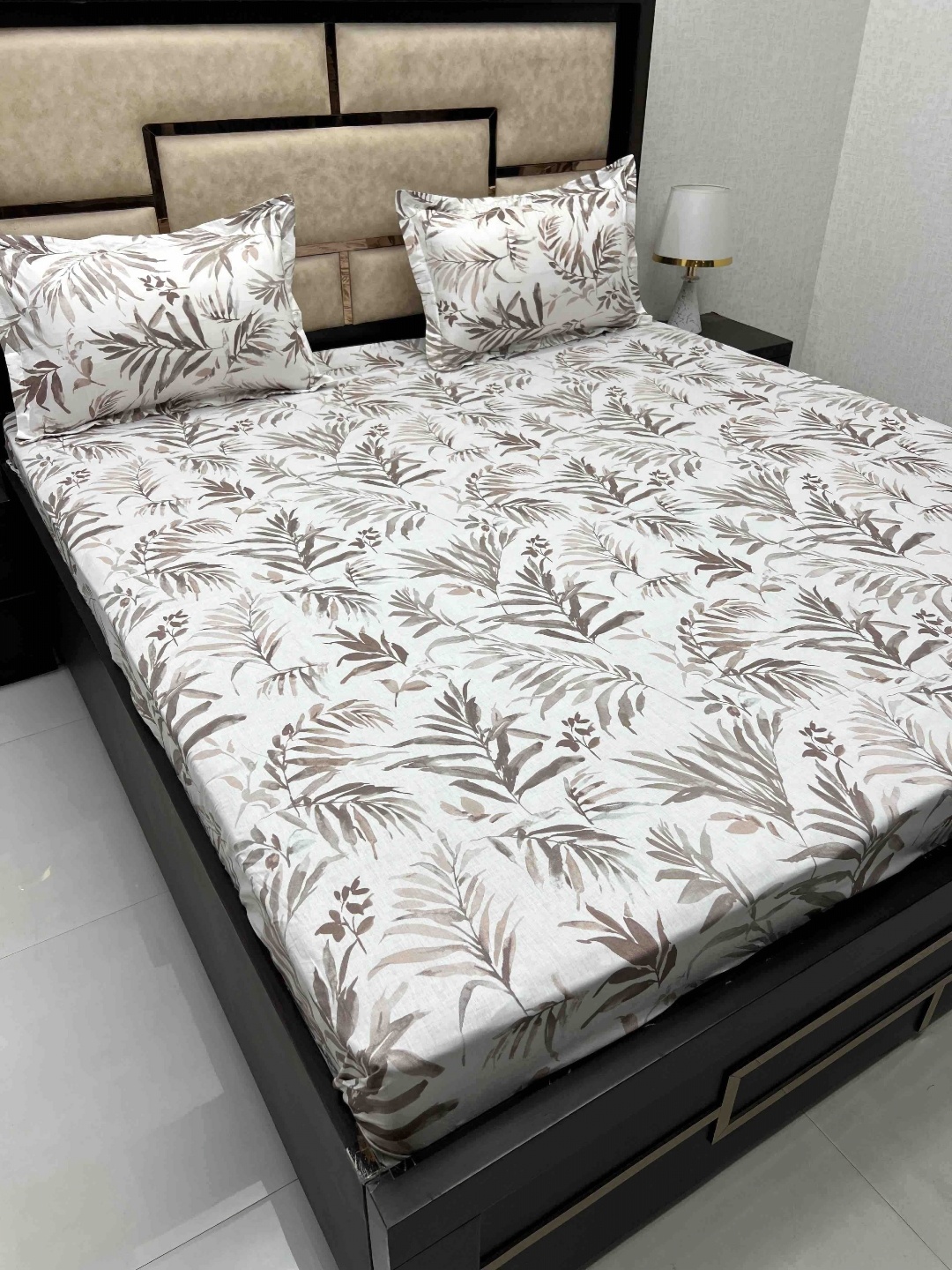 

Pure Decor Brown & White Floral Pure Cotton 400 TC King Bedsheet with 2 Pillow Covers