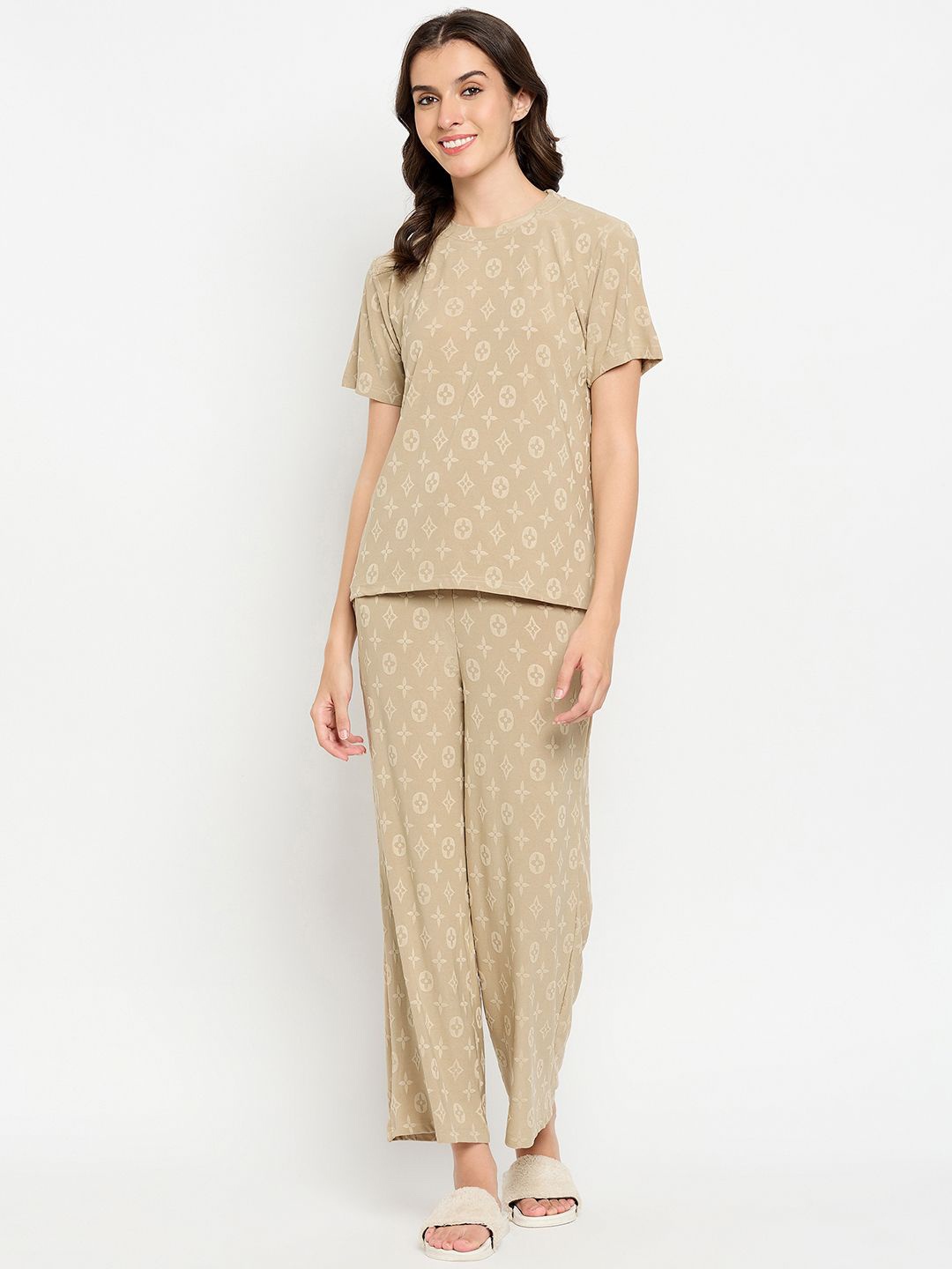 

Camey Conversational Printed Round Neck Short Sleeves T-shirt With Pyjamas, Beige