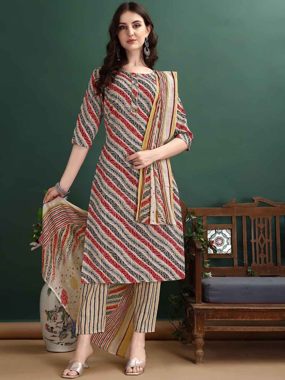

KALINI Leheriya Printed Regular Kurta With Trousers & Dupatta, Grey
