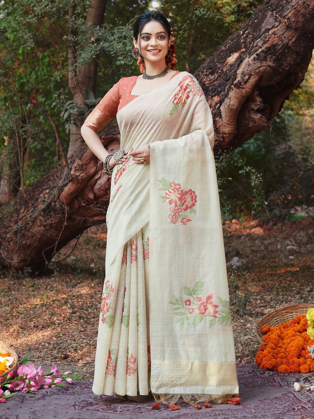 

Panzora Embellished Saree, Peach