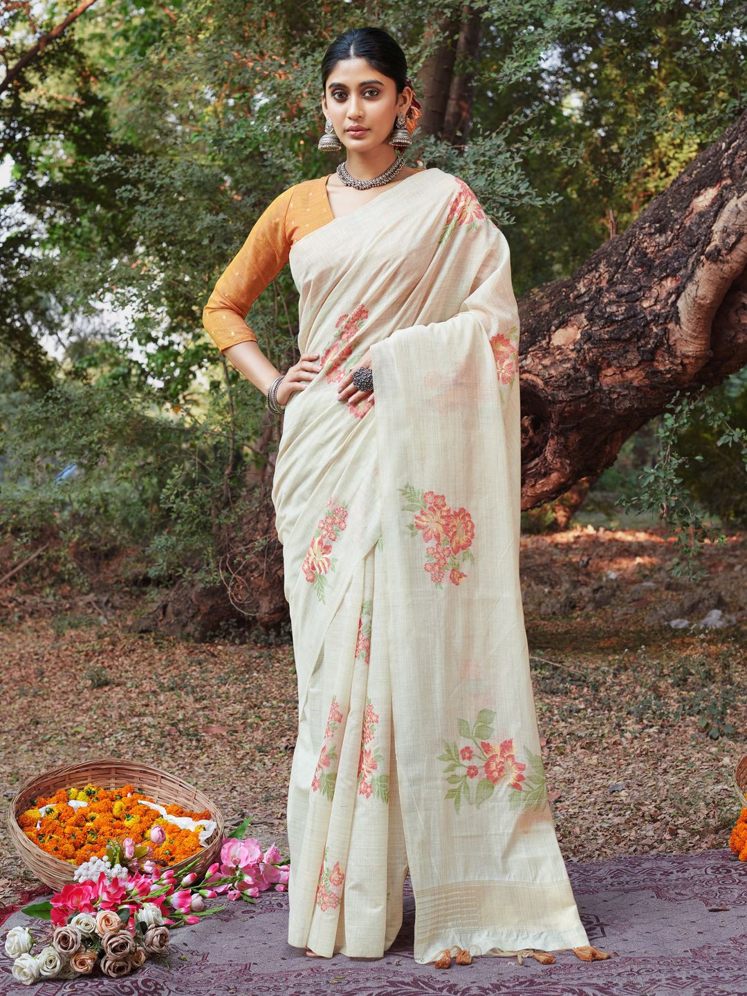 

Panzora Floral Zari Saree With Blouse Piece, Orange