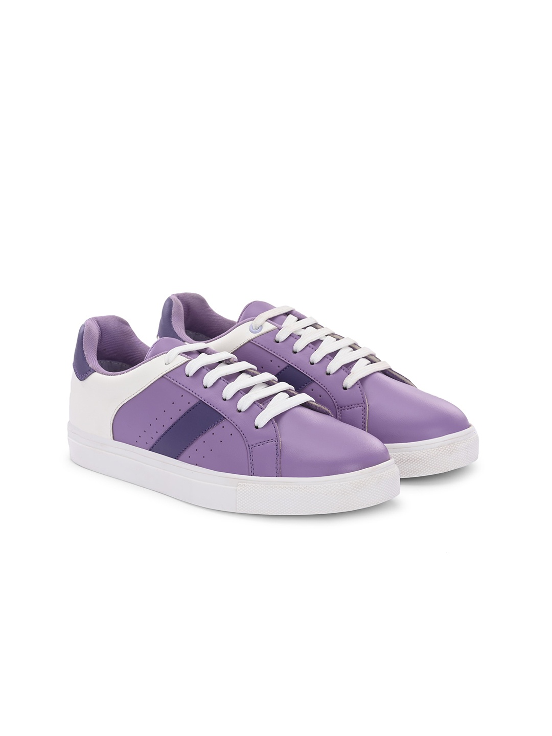 

The Roadster Lifestyle Co. Women Lavender Round Toe Sneakers