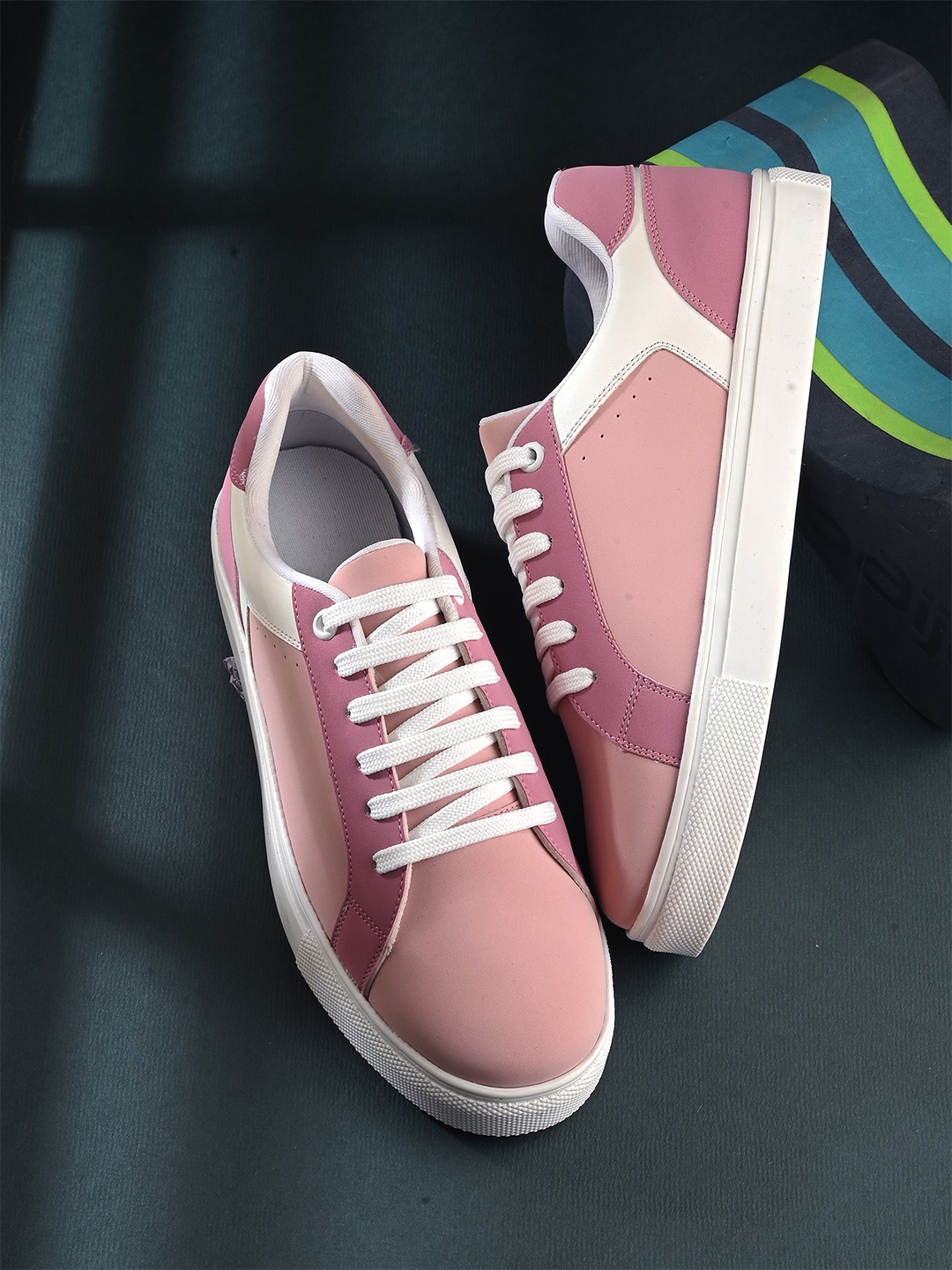 

The Roadster Lifestyle Co. Women Pink Round Toe Sneakers