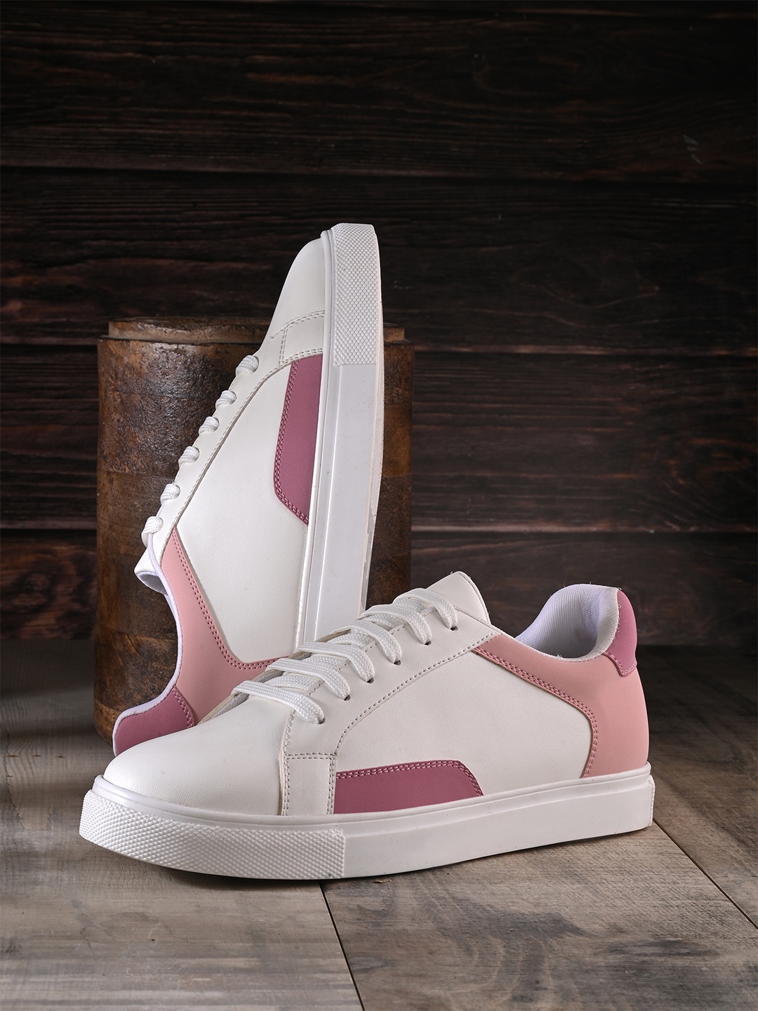 

The Roadster Lifestyle Co. Women Pink Round Toe Sneakers