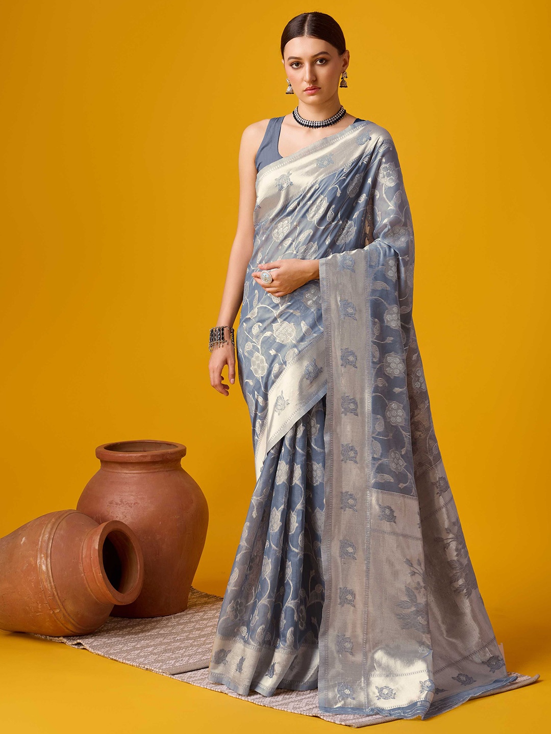 

Panzora Floral Saree, Grey