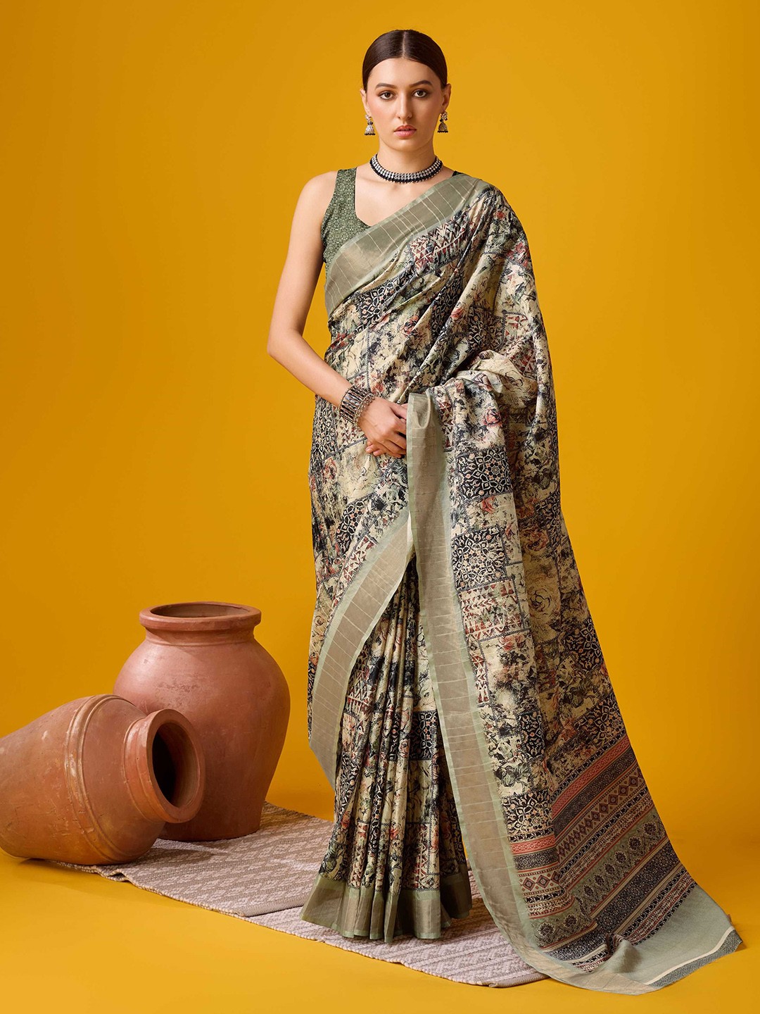 

Panzora Floral Zari Saree, Green