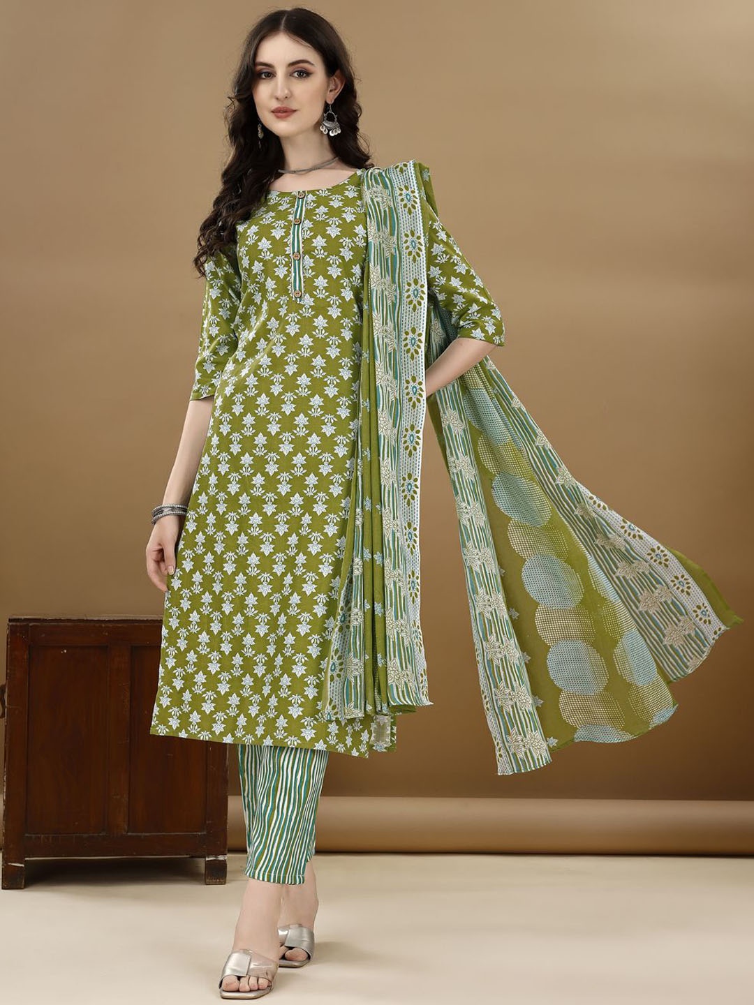 

KALINI Ethnic Motifs Printed Straight Kurta With Trousers & Dupatta, Green