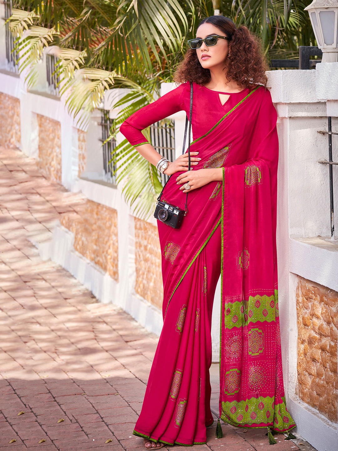 

Panzora Embellished Saree, Pink