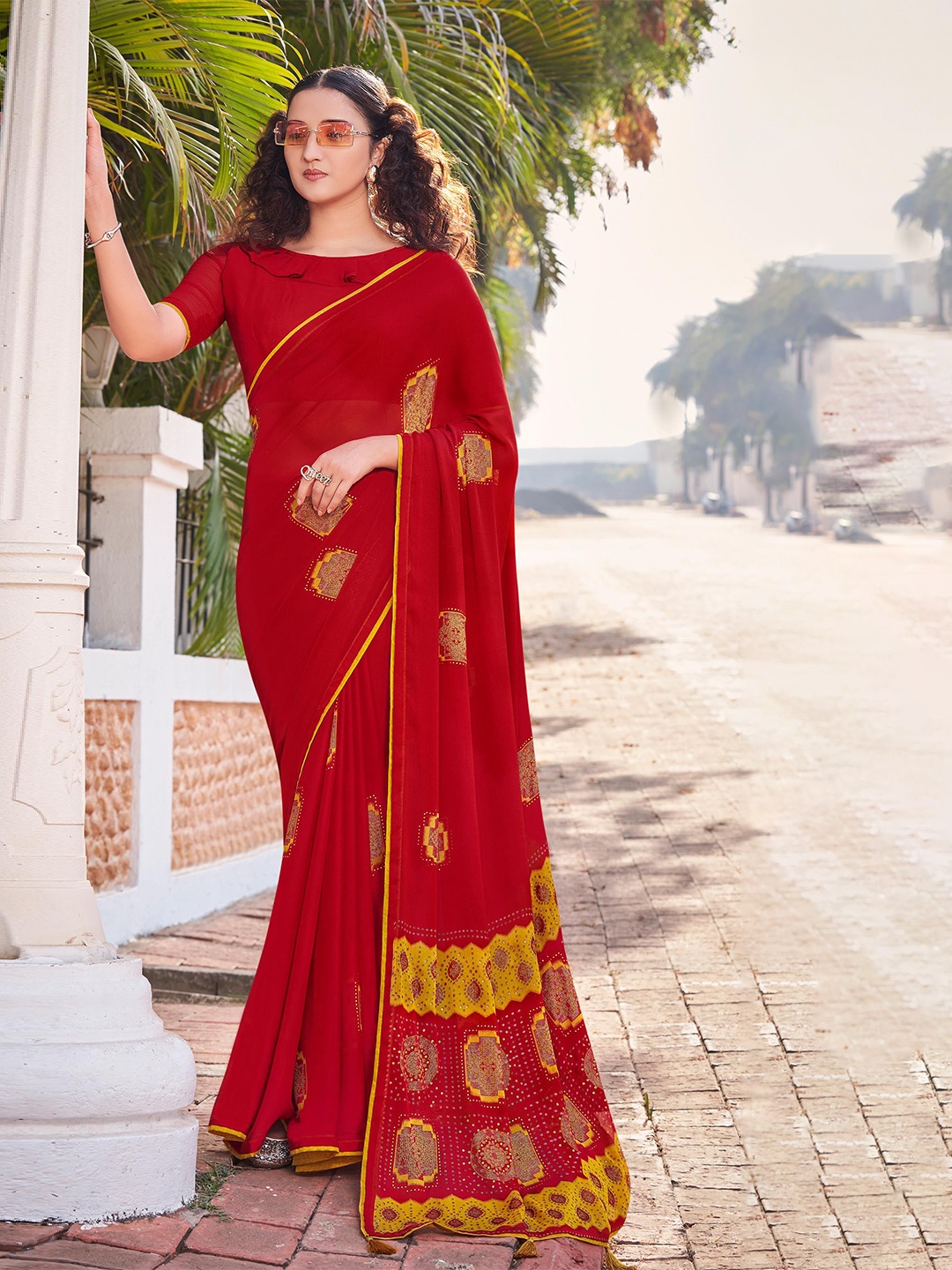 

Panzora Ethnic Motifs Saree, Red
