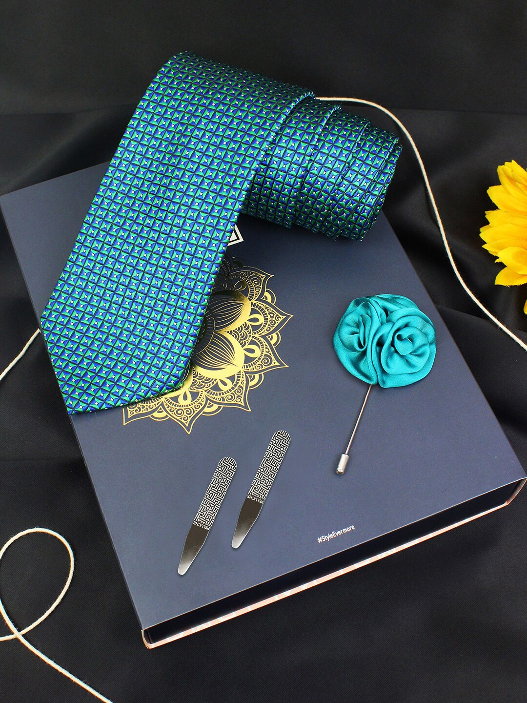 

PELUCHE Men Checked Bow Tie With Brooc & Handy Collar Stay Accessory Gift Set, Green