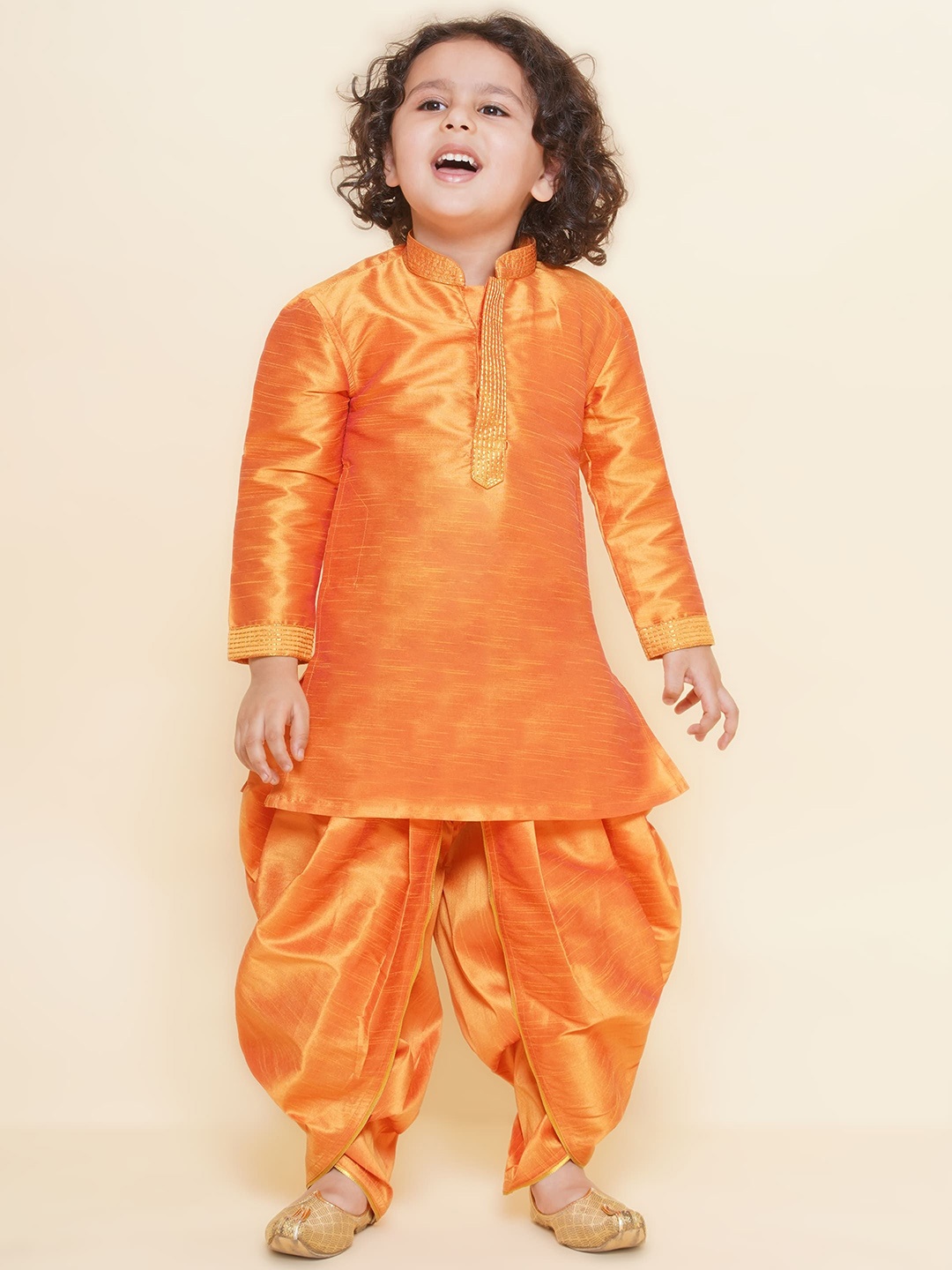 

Sethukrishna Boys Mandarin Collar Thread Work Straight Kurta, Orange