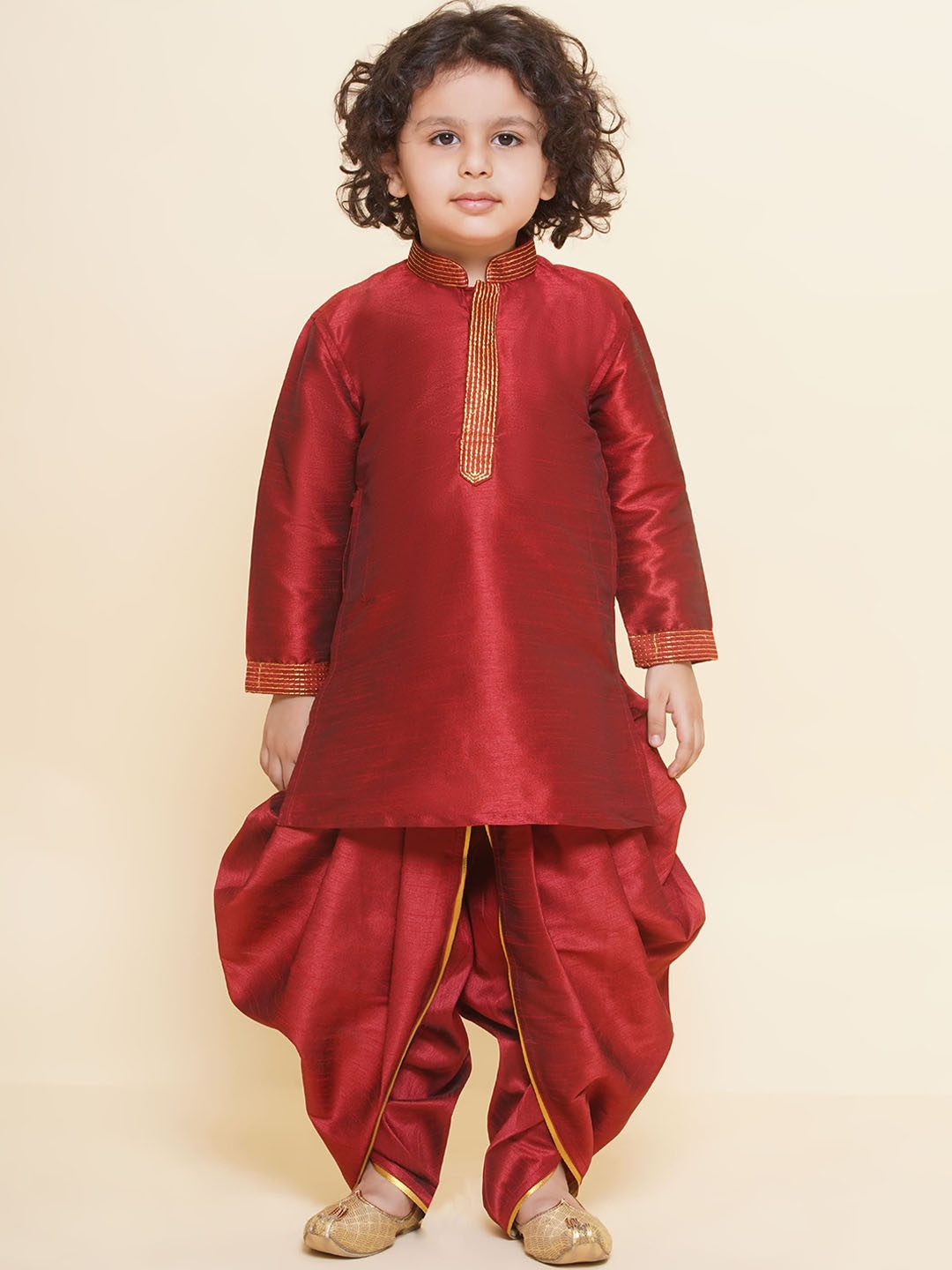 

Sethukrishna Boys Mandarin Collar Thread Work Straight Kurta, Maroon