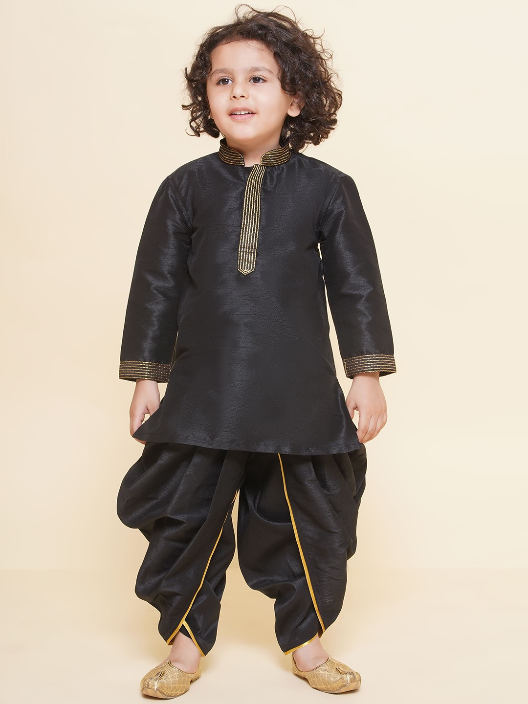 

Sethukrishna Boys Mandarin Collar Thread Work Straight Kurta, Black