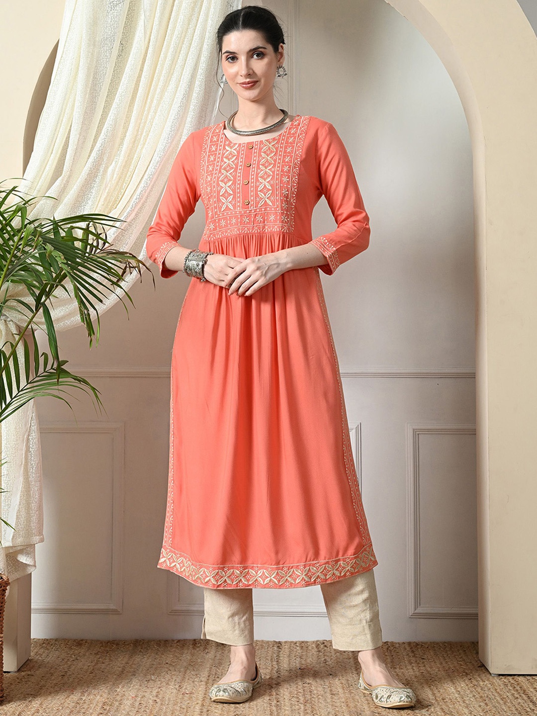 

DANEEN Floral Embroidered Round Neck Straight Kurta, Peach