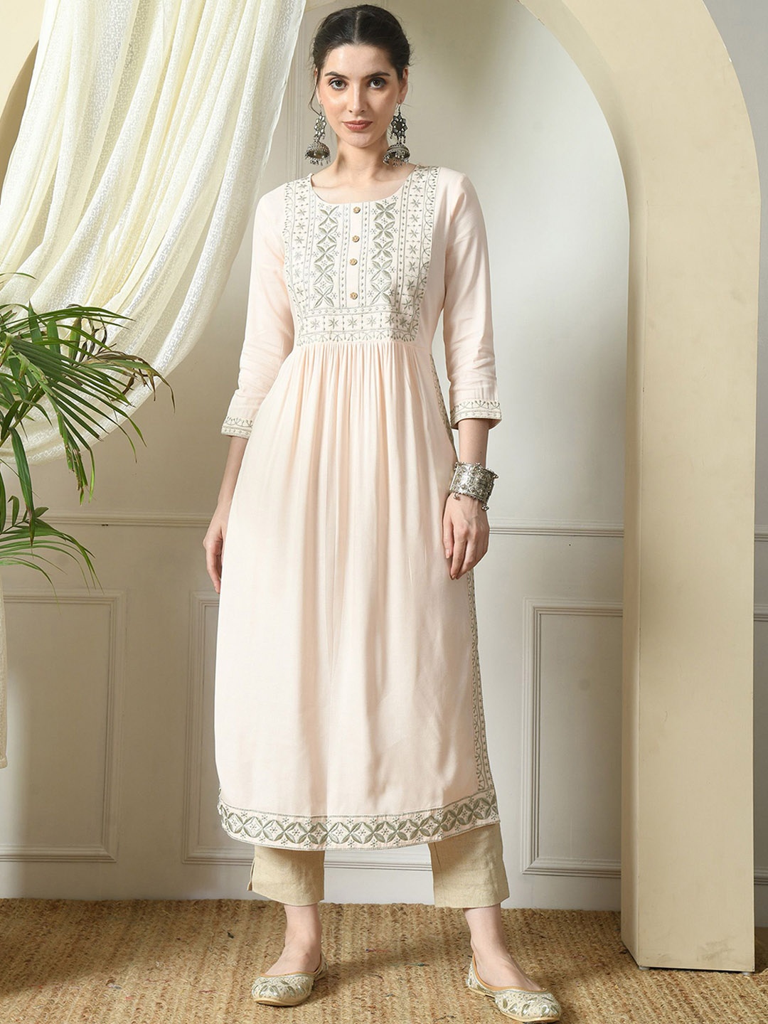 

DANEEN Floral Embroidered Round Neck Straight Kurta, Pink
