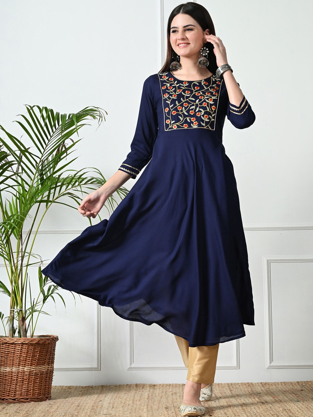 

DANEEN Women Embroidered Flared Sleeves Thread Work Anarkali Kurta, Blue