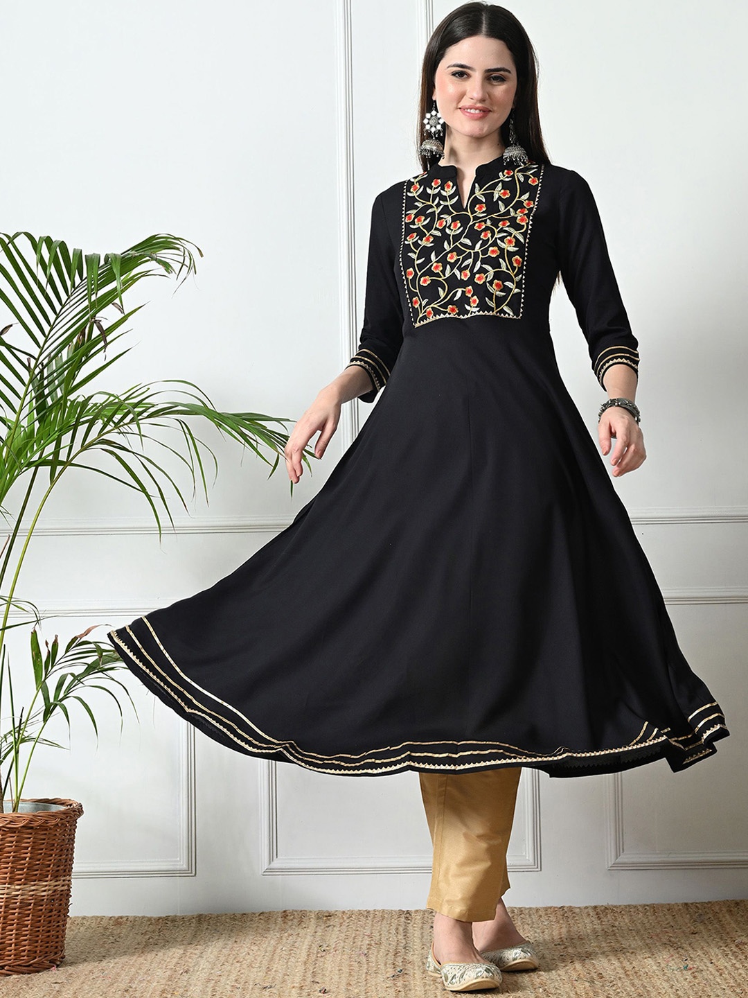 

DANEEN Floral Embroidered Mandarin Collar A-Line Kurta, Black