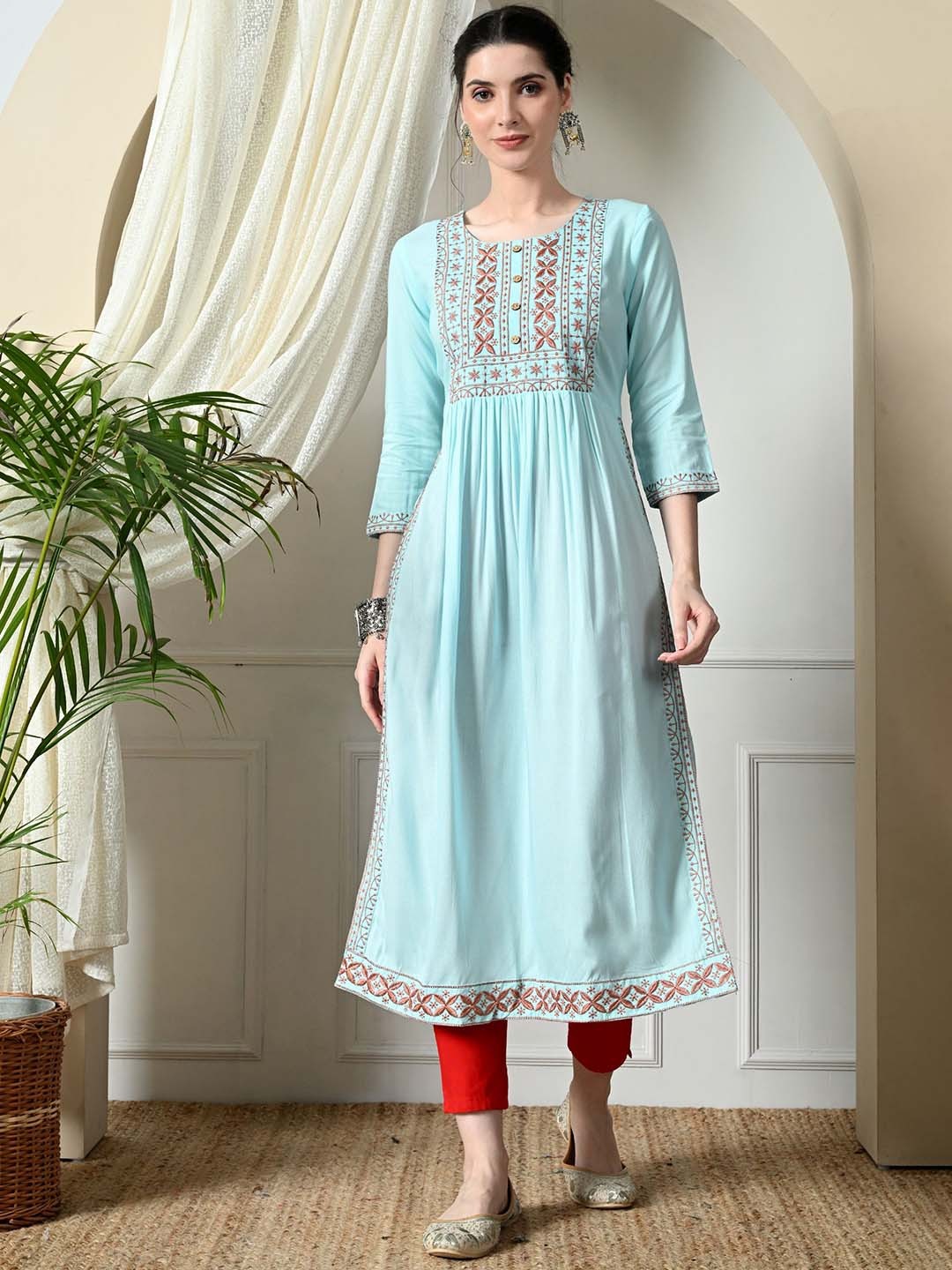 

DANEEN Floral Embroidered Round Neck Straight Kurta, Blue
