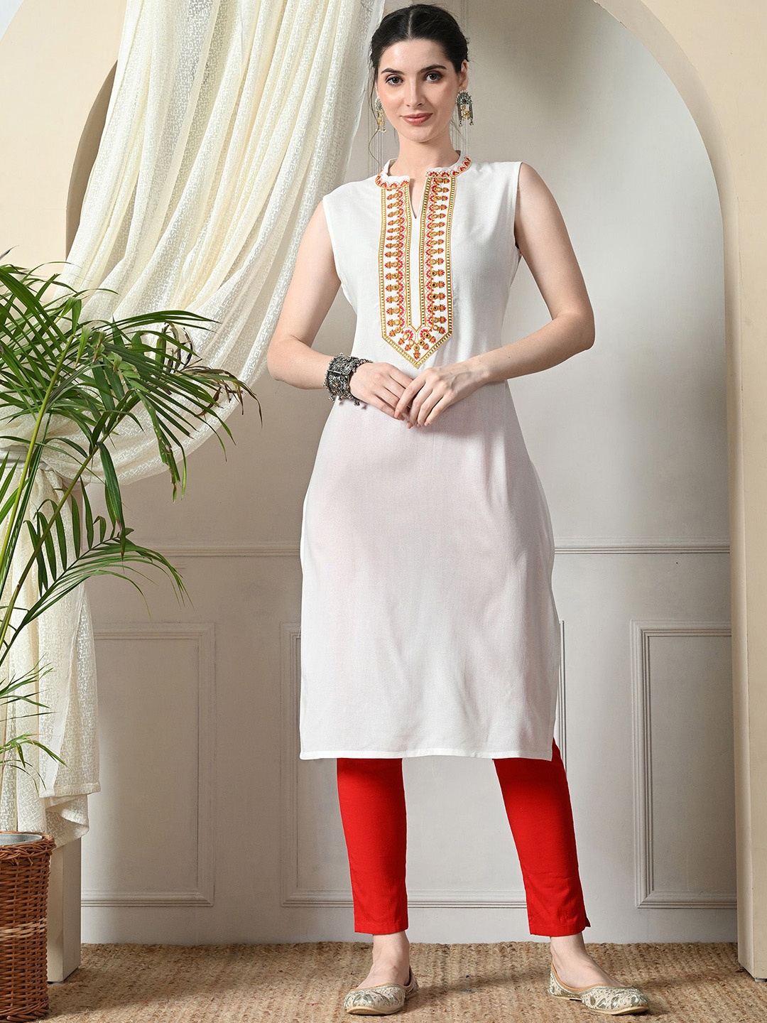 

DANEEN Floral Embroidered Mandarin Collar Mirror Work Straight Kurta, White