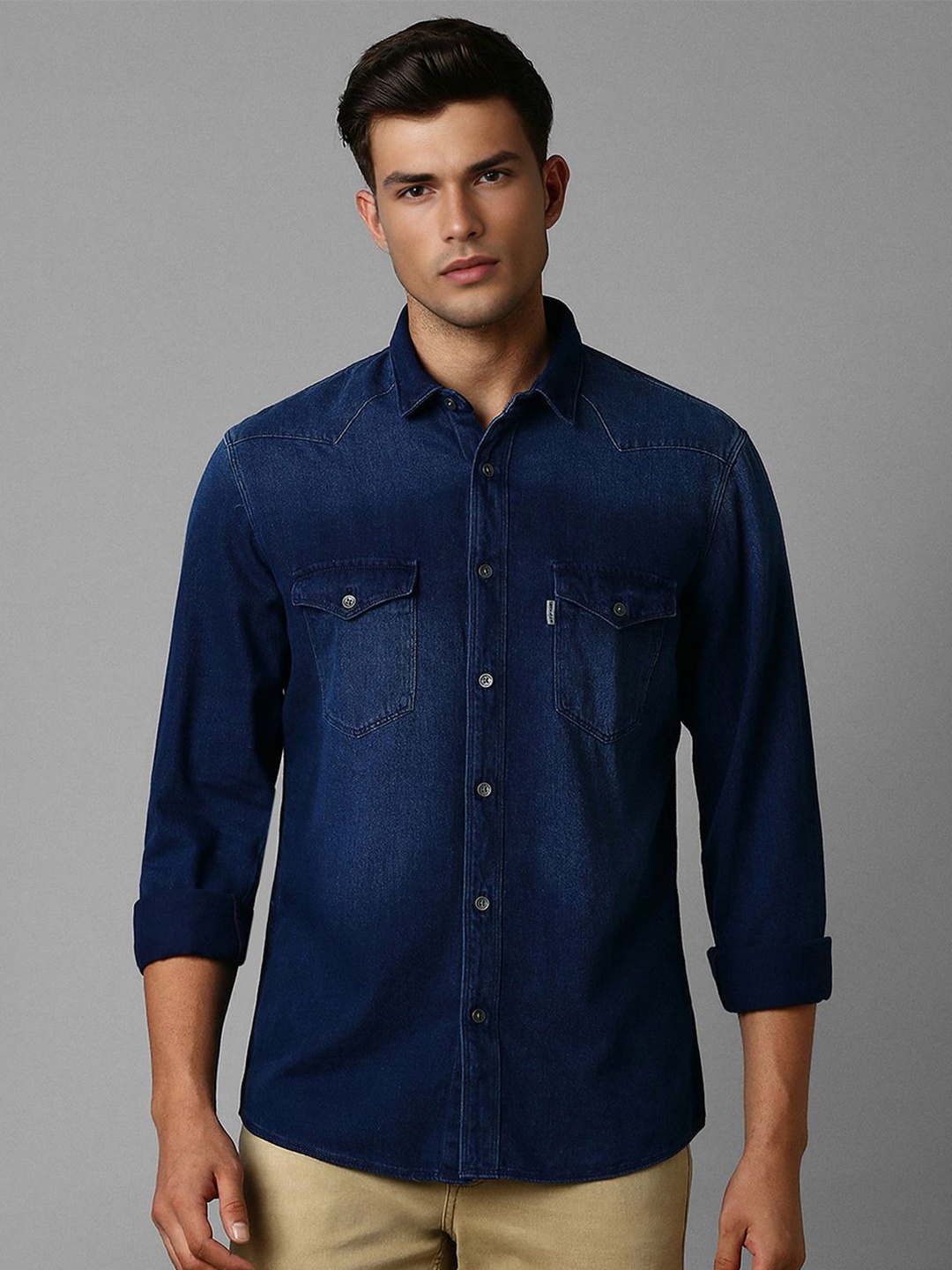 

Louis Philippe Jeans Spread Collar Long Sleeves Slim Fit Faded Cotton Faded Casual Shirt, Navy blue