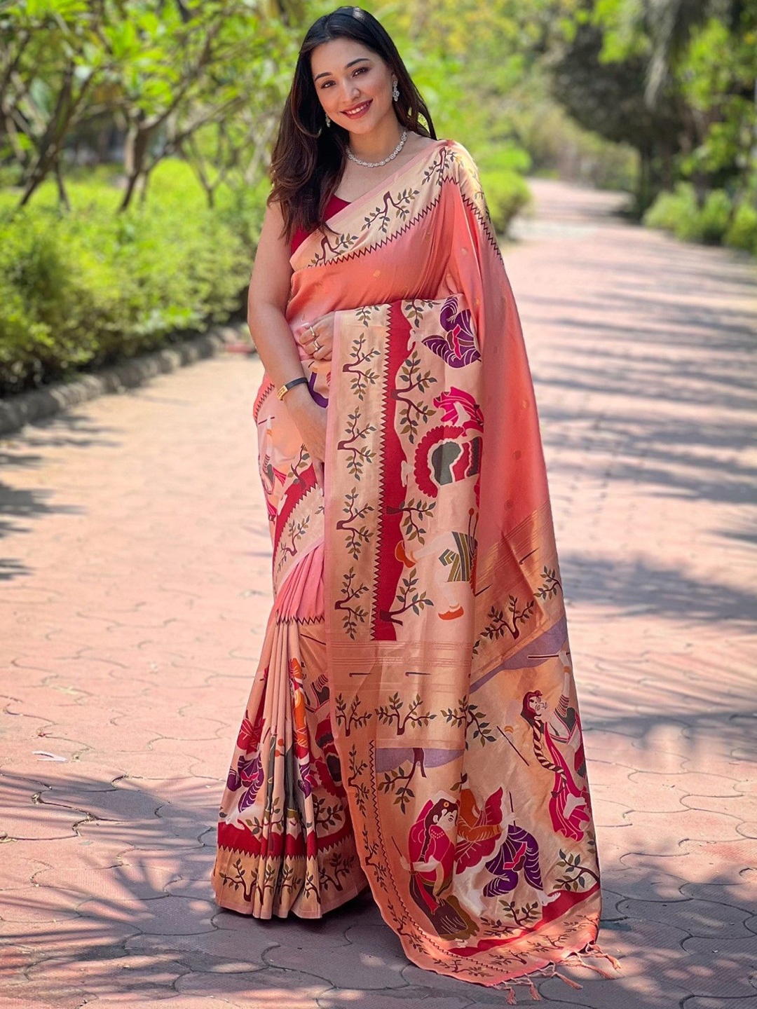 

Panzora Floral Printed Paithani Saree, Peach