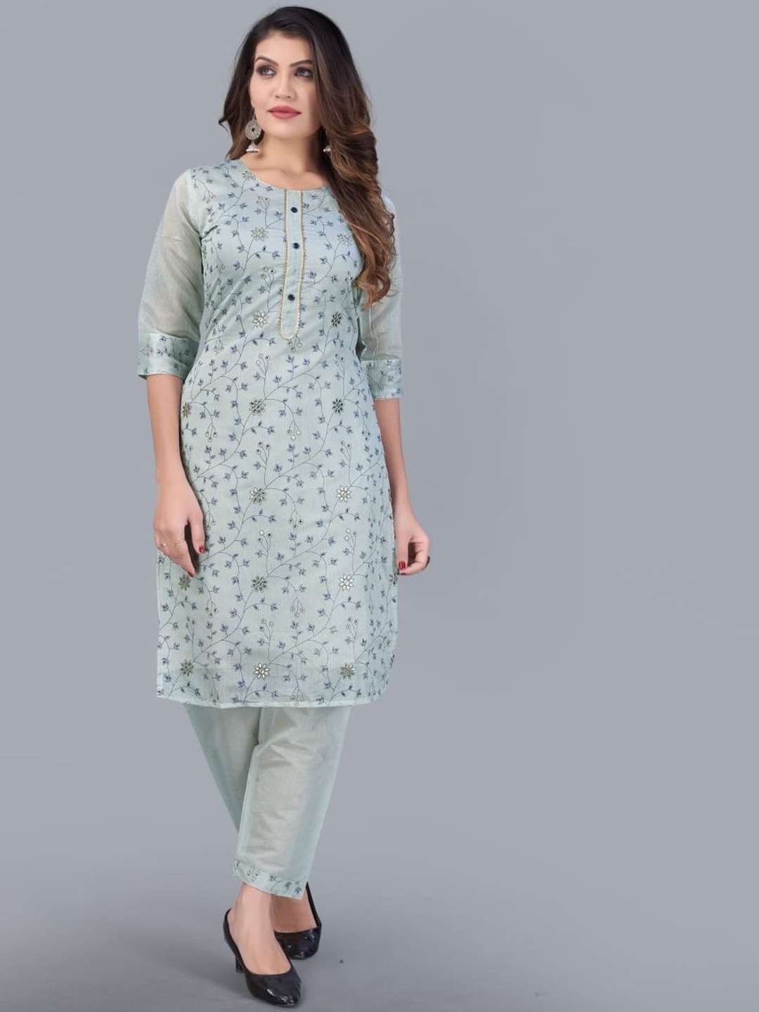 

Rujave Round Neck Three Quarter Embroidered Straight Kurta, Green
