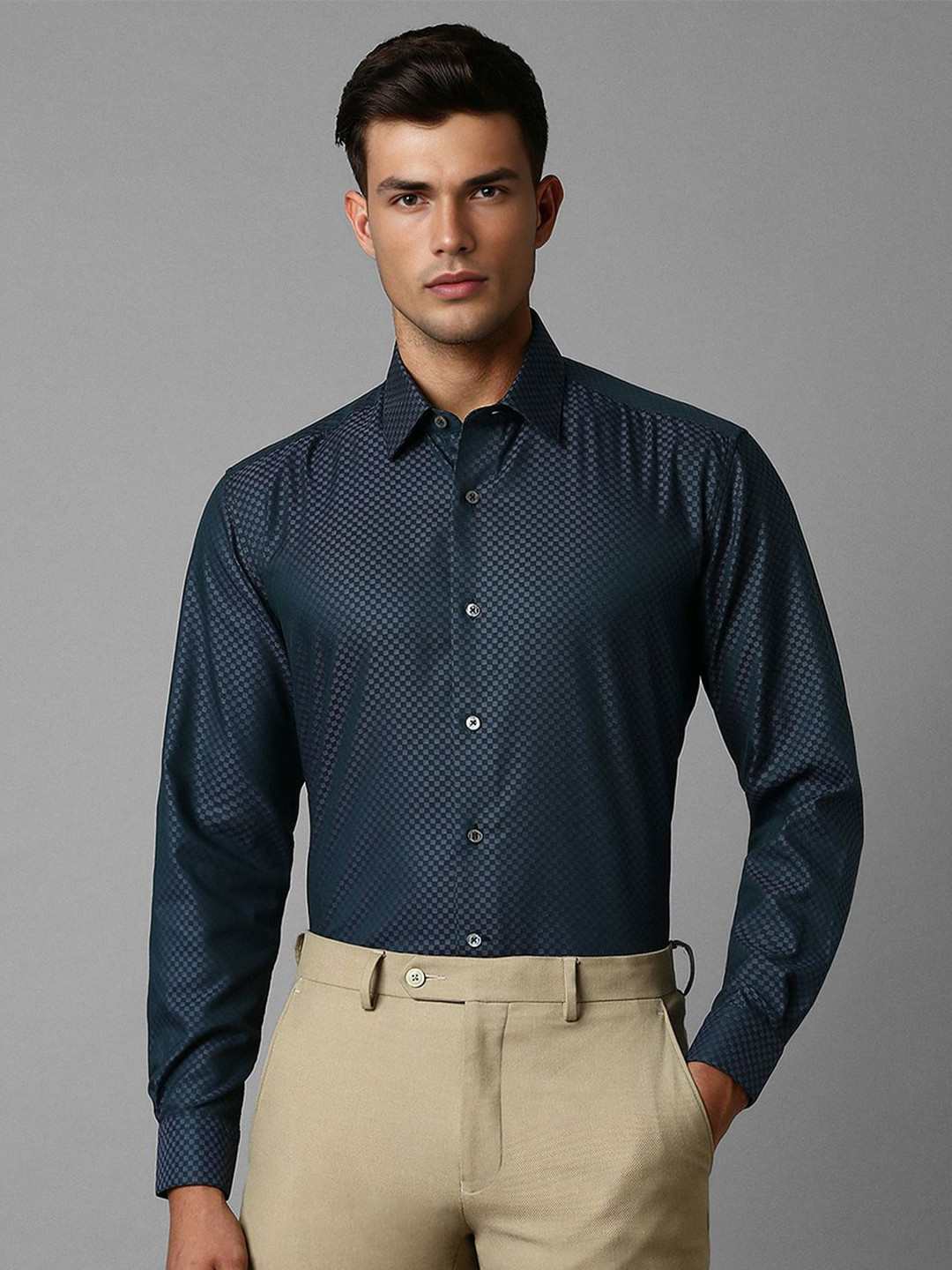 

Luxure by Louis Philippe Spread Collar Regular Fit Cotton Formal Shirt, Navy blue
