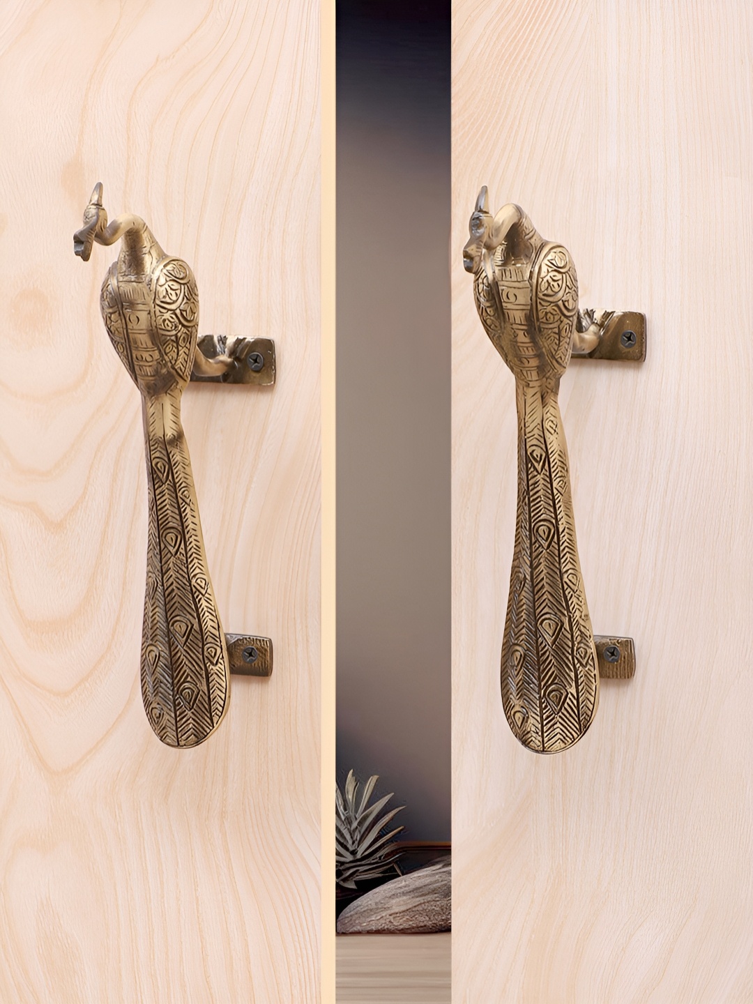 

Two Moustaches 2-Pcs Brown Peacock Design Door Lever Handles