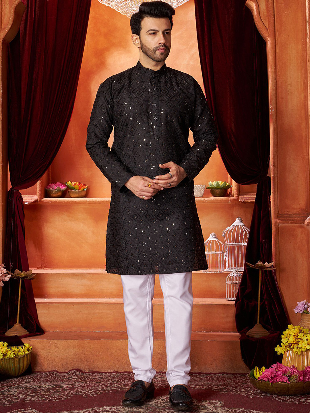 

Fashion FRICKS Geometric Embroidered Mandarin Collar Sequinned Cotton Straight Kurta, Black