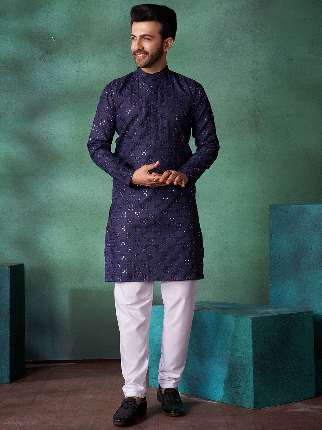 

Fashion FRICKS Geometric Embroidered Mandarin Collar Sequinned Cotton Straight Kurta, Navy blue