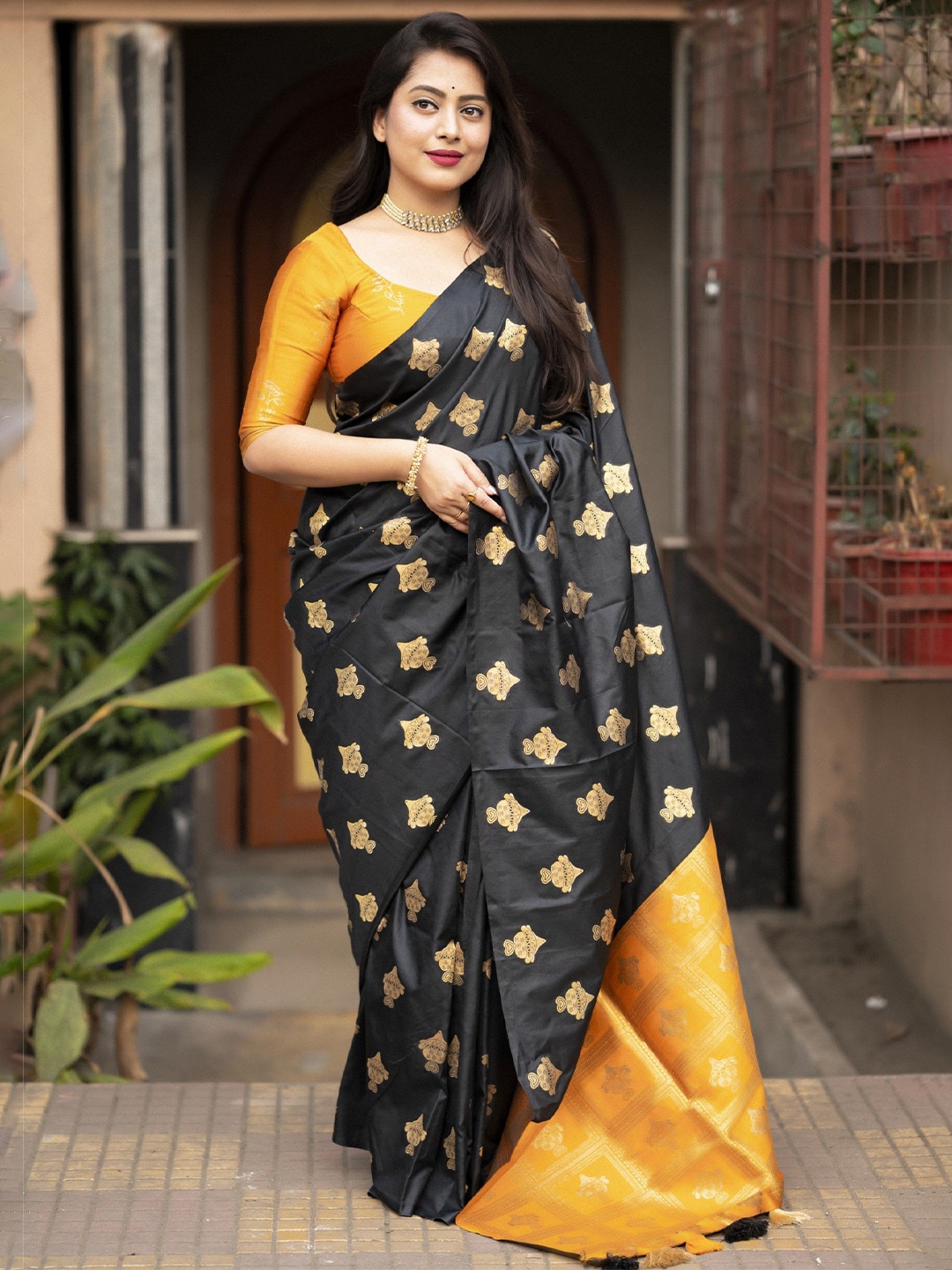 

Panzora Woven Design Zari Designer Saree, Black