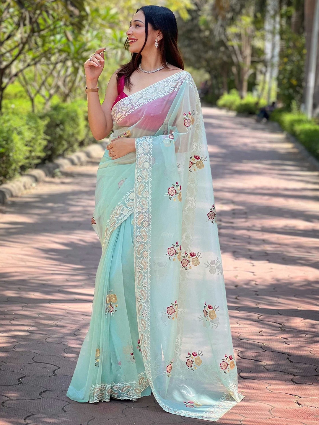 

Panzora Floral Embroidered Tissue Saree, Sea green