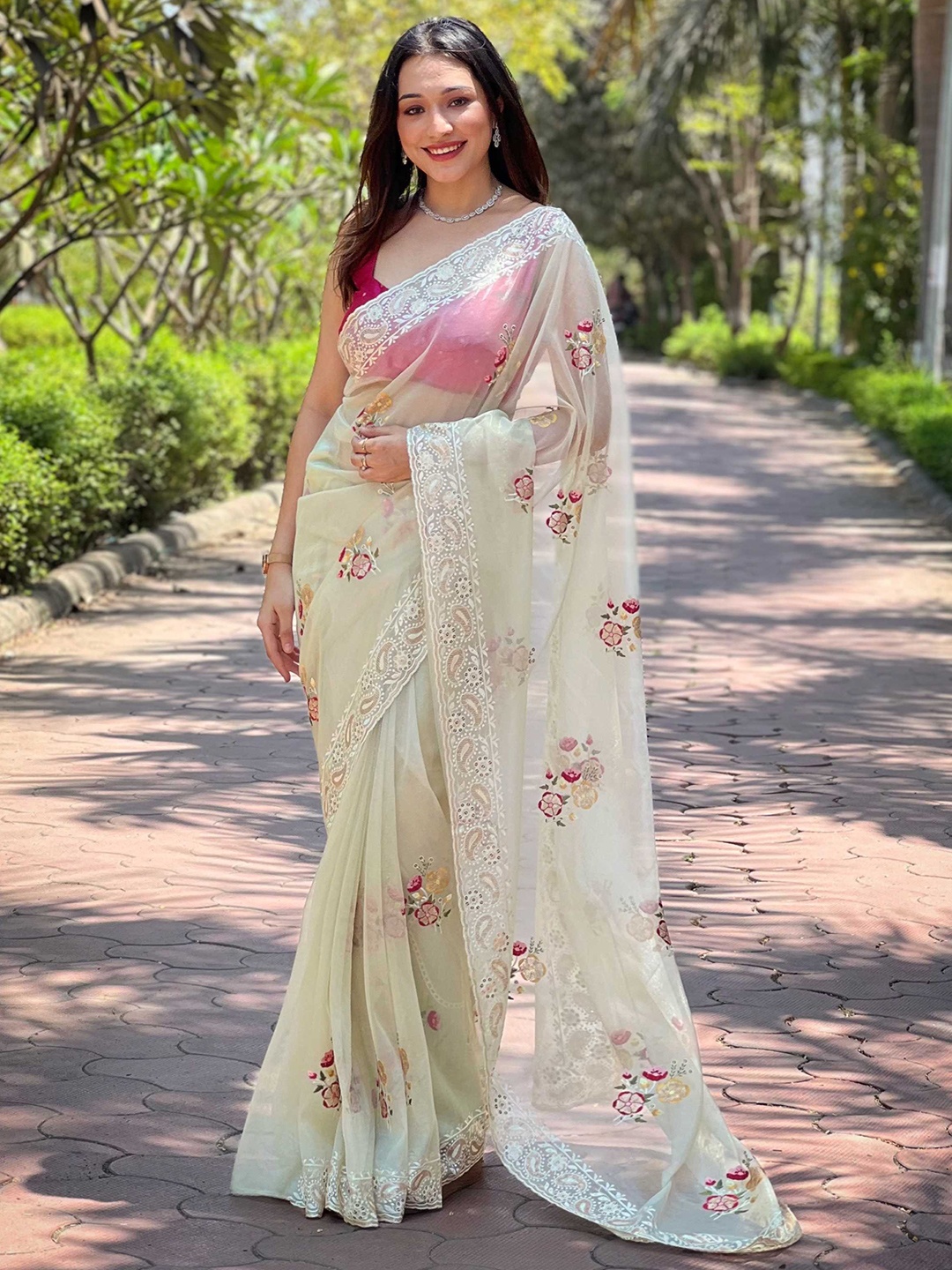 

Panzora Floral Embroidered Tissue Saree, Cream